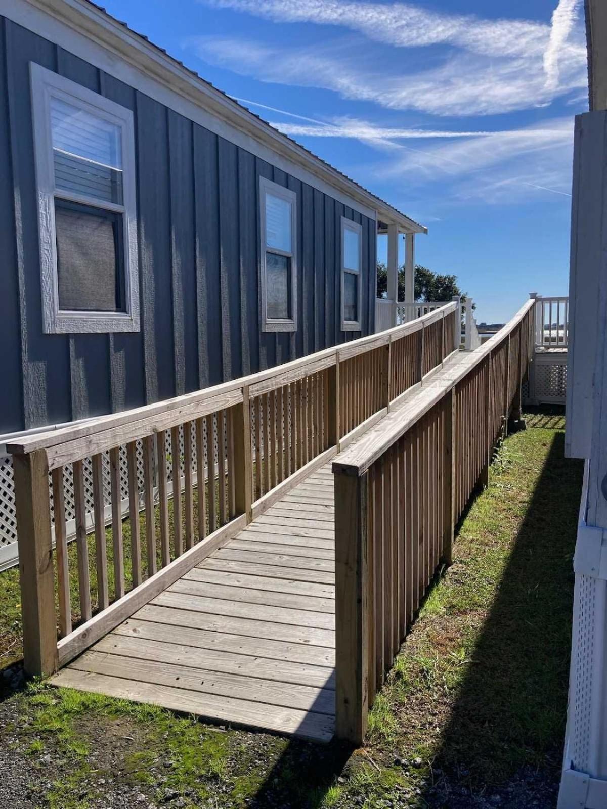Surf City 2Br Park Home With Waterfront View And Parking Exteriér fotografie