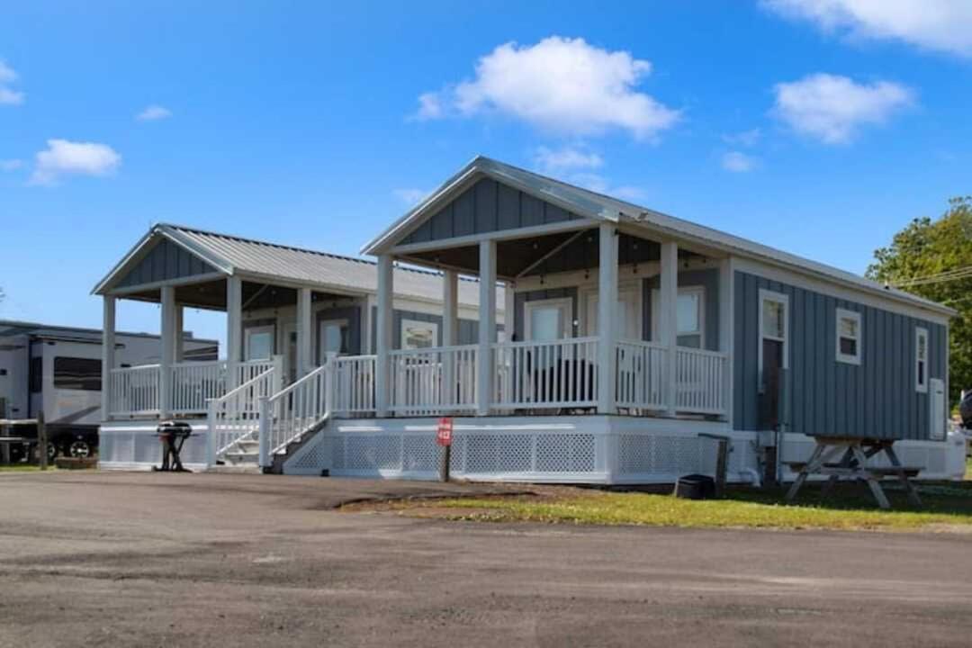 Surf City 2Br Park Home With Waterfront View And Parking Exteriér fotografie