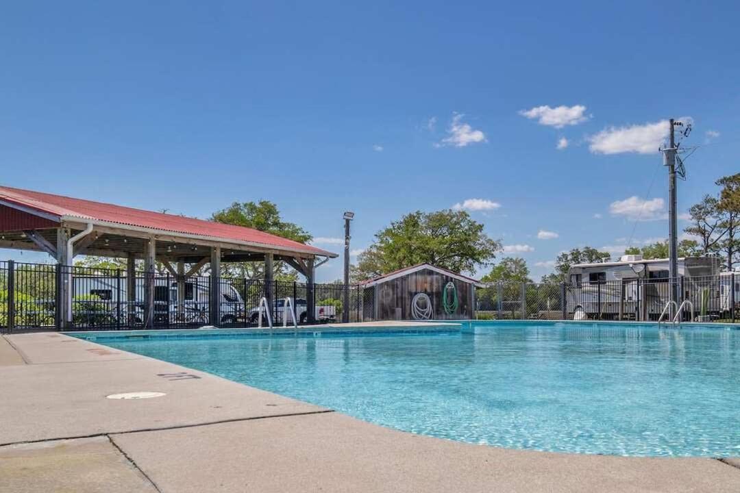 Surf City 2Br Park Home With Waterfront View And Parking Exteriér fotografie