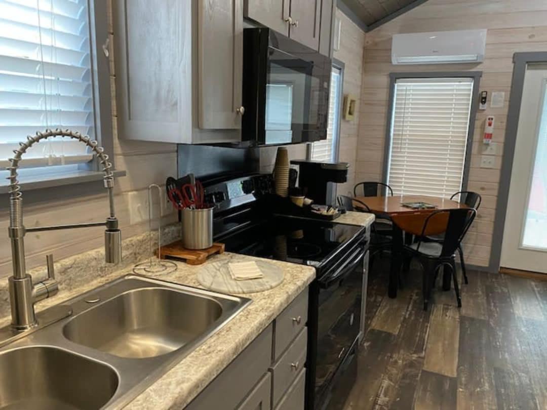 Surf City 2Br Park Home With Waterfront View And Parking Exteriér fotografie
